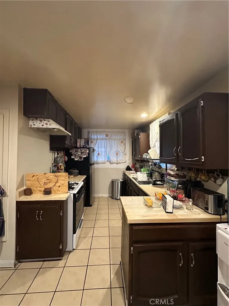 907 E Ghent Street, Azusa, California 91702 home-pic-9